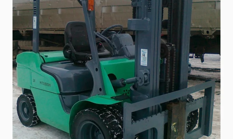 Погрузчик Mitsubishi на 3 тонны на спареных колёсах - фото № 16