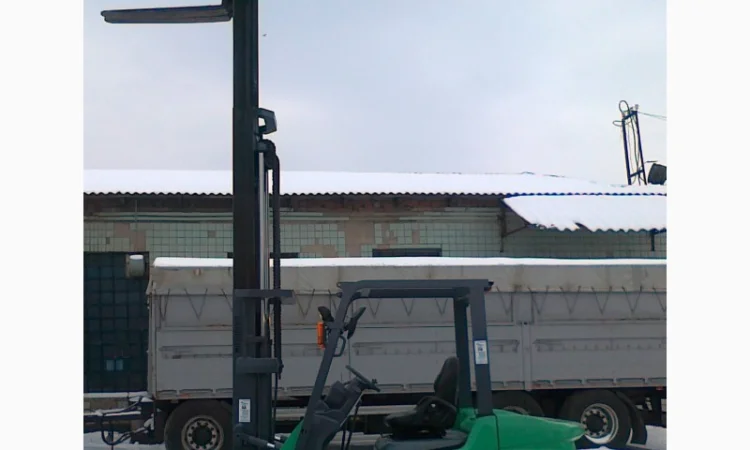 Погрузчик Mitsubishi на 3 тонны на спареных колёсах - фото № 13