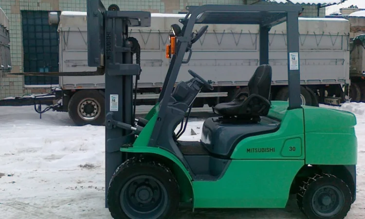 Погрузчик Mitsubishi на 3 тонны на спареных колёсах - фото № 12