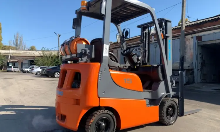 Вилочный автопогрузчик Sumitomo на 1.5 тонны с синхронным позиционером вил - фото № 3