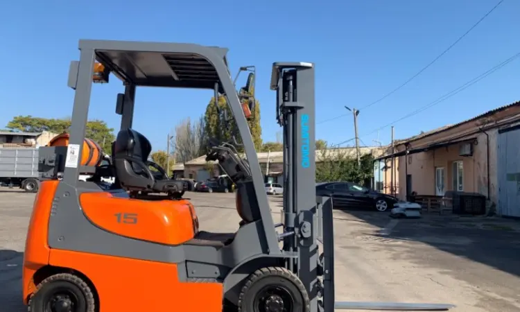Вилочный автопогрузчик Sumitomo на 1.5 тонны с синхронным позиционером вил - фото № 4
