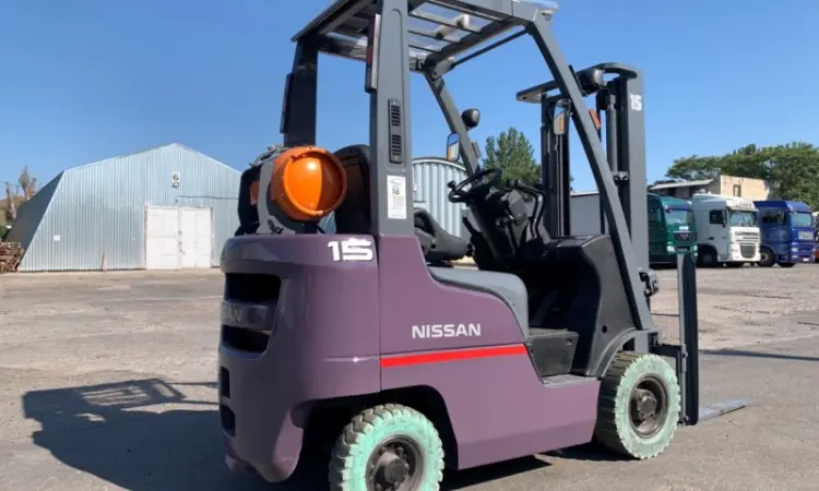 Вилочный автопогрузчик Nissan на 1.5 тонны на немаркой резине. Модель P1F1A15D - фото № 4