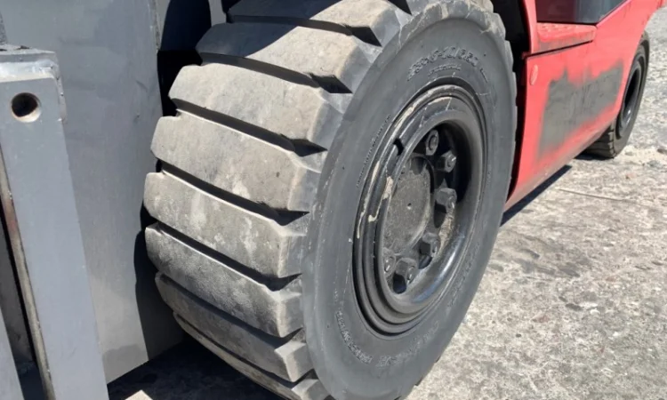 Вилочный электропогрузчик Nichiyu (NYC) с мачтой вагонник с боковым смещением - фото № 11