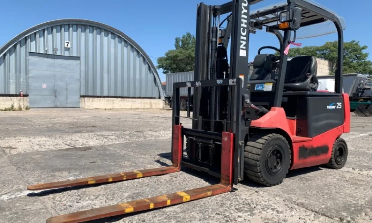 Вилочный электропогрузчик Nichiyu (NYC) с мачтой вагонник с боковым смещением - фото № 2