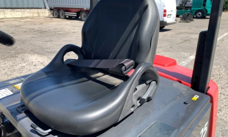 Вилочный электропогрузчик Nichiyu (NYC) с мачтой вагонник с боковым смещением - фото № 6