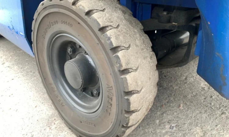 Вилковий автонавантажувач Nissan на 2 тонни, компакт. Модель P1F1A20D - фото № 9