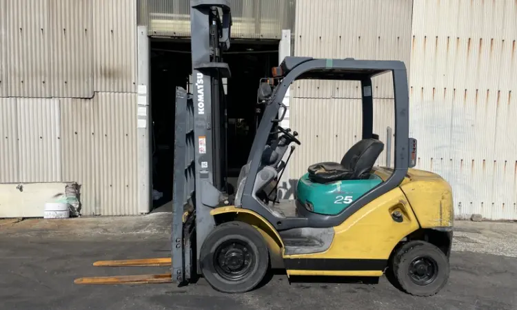 Вилковий автонавантажувач Komatsu з бічним зміщенням. Модель: FG25C-15 - фото № 1