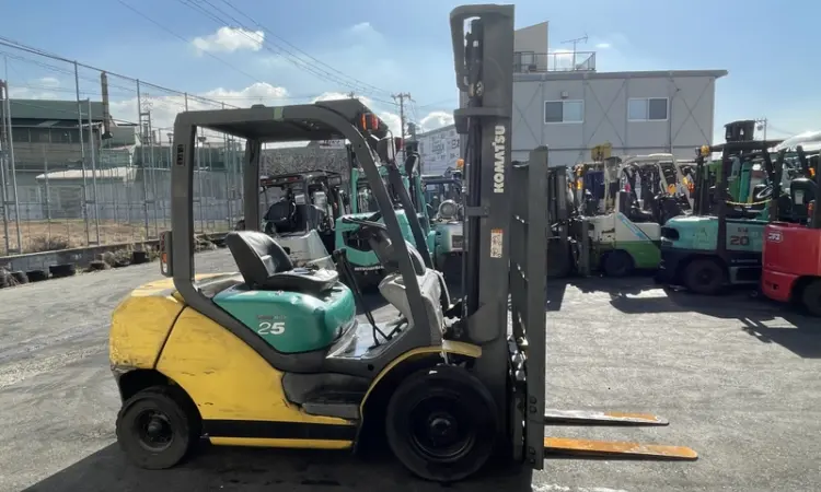 Вилковий автонавантажувач Komatsu з бічним зміщенням. Модель: FG25C-15 - фото № 2
