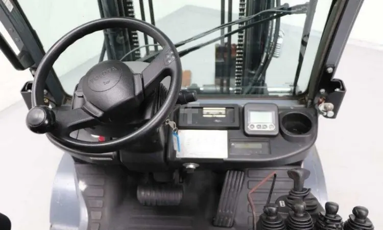 Навантажувач Toyota 06-8FG20F 2017 года 6904 мг - фото № 3