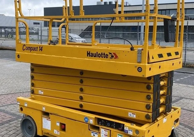 Ножичний підйомник Haulotte Compact 14 2016 року 340 мотогодин - фото № 1