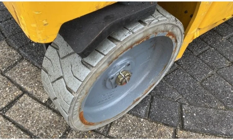 Ножичний підйомник Haulotte Compact 14 2016 року 340 мотогодин - фото № 2