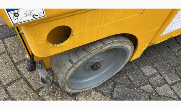 Ножичний підйомник Haulotte Compact 14 2016 року 340 мотогодин - фото № 10