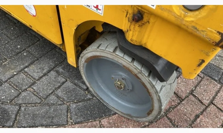 Ножичний підйомник Haulotte Compact 14 2016 року 340 мотогодин - фото № 9