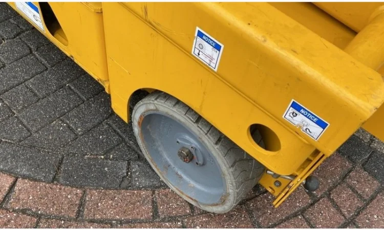 Ножичний підйомник Haulotte Compact 14 2016 року 340 мотогодин - фото № 5