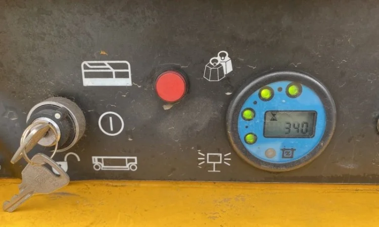 Ножичний підйомник Haulotte Compact 14 2016 року 340 мотогодин - фото № 4