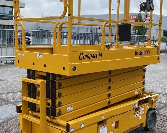 Ножичний підйомник Haulotte Compact 14 2016 року 340 мотогодин - фото № 18