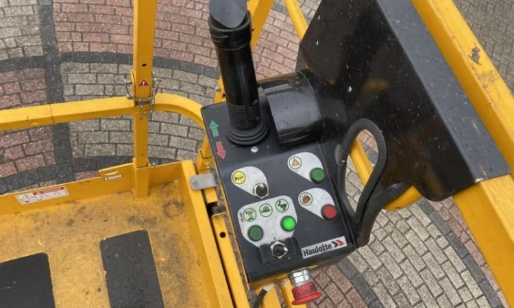 Ножичний підйомник Haulotte Compact 14 2016 року 340 мотогодин - фото № 16