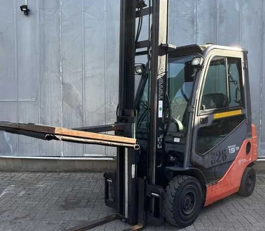 Дизельний навантажувач Toyota 02-8FDF15 кабіна - фото № 1