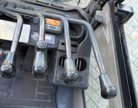 Дизельний навантажувач Toyota 02-8FDF15 кабіна - фото № 11