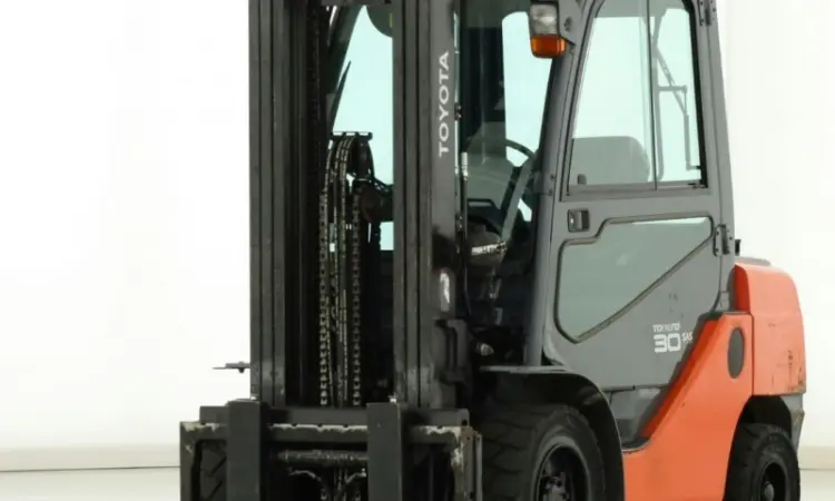Навантажувач вилковий 3т. Toyota 02-8FGF30 5 метрів підйом кабіна - фото № 1