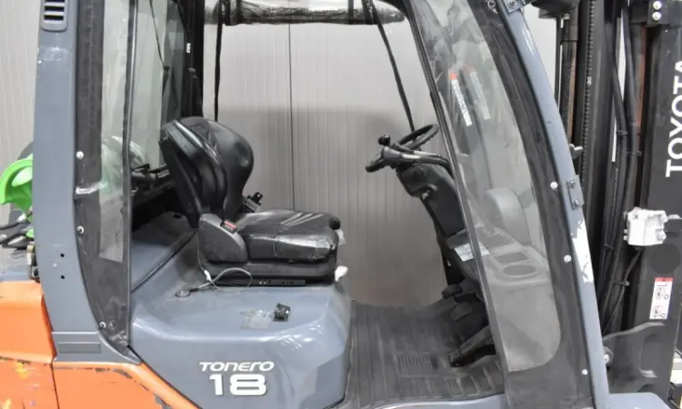 Навантажувач вилковий 1.8т. Toyota 02-8FGF18 2015 року 4962 мотогодин - фото № 10