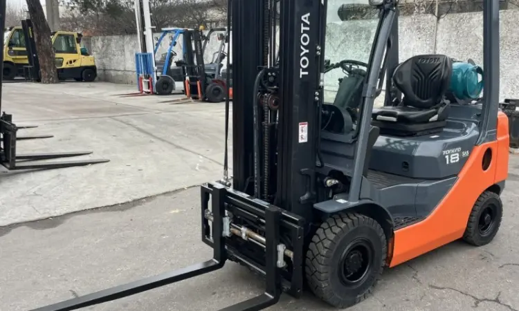 Навантажувач кара 1.8т. Toyota 02-8FGF18 2013 року 3750 мг в наявності - фото № 2