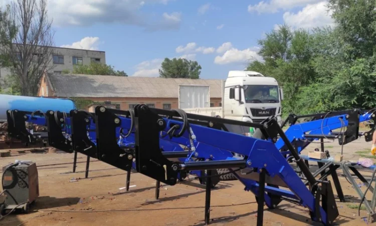 Фронтальні навантажувачі до вітчизняних, імпортних та для міні тракторів - фото № 8