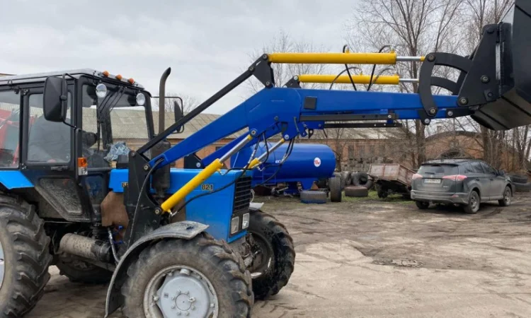 Фронтальні навантажувачі до вітчизняних, імпортних та для міні тракторів - фото № 9