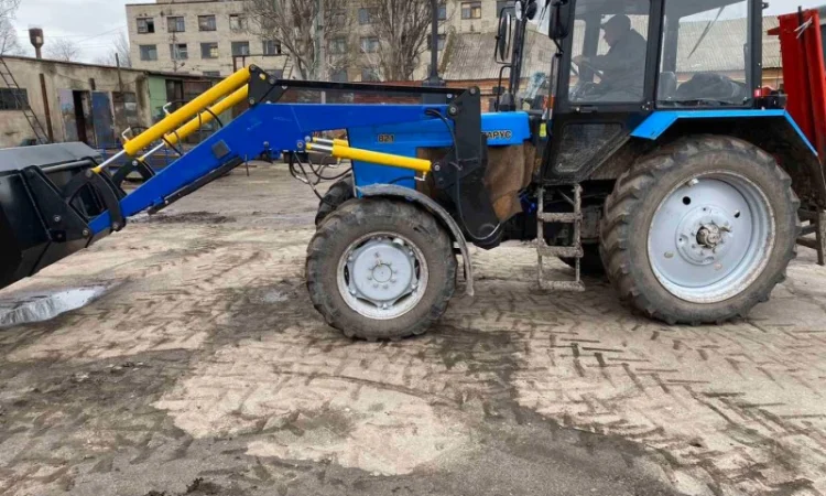 Фронтальні навантажувачі до вітчизняних, імпортних та для міні тракторів - фото № 12