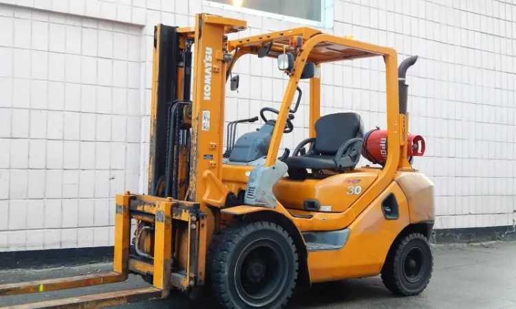 Вилочный погрузчи б/у газ-бензин KOMATSU FG30C-15 - фото № 1