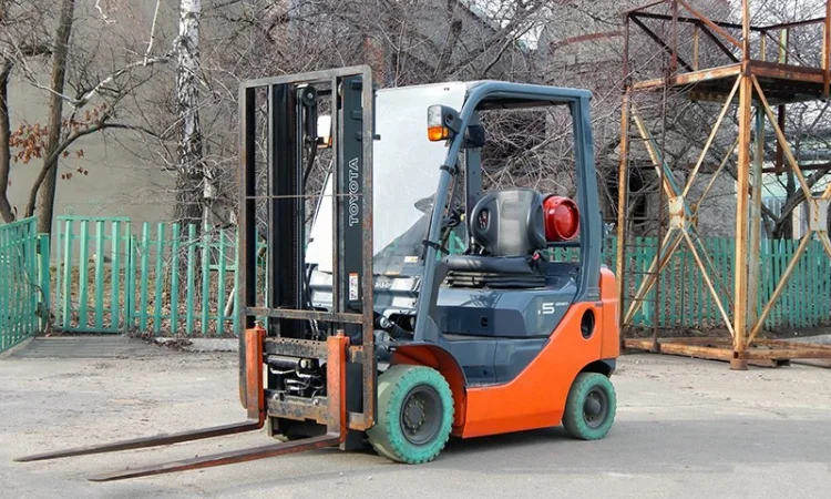 Вилочный погрузчик б/у TOYOTA 02-8FG15 - фото № 1