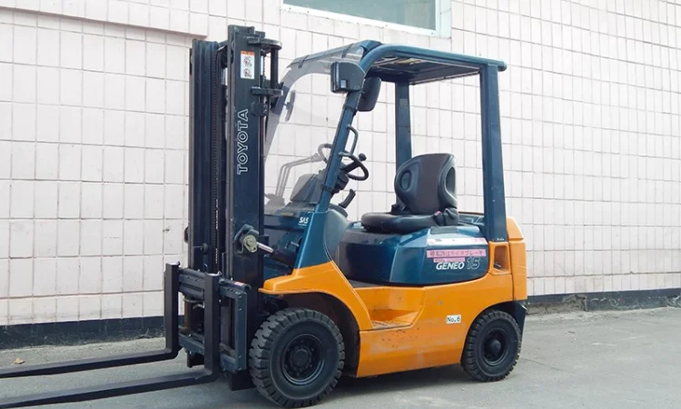 Вилочный погрузчик бу TOYOTA 7FG15, бензин, 2000г - фото № 1