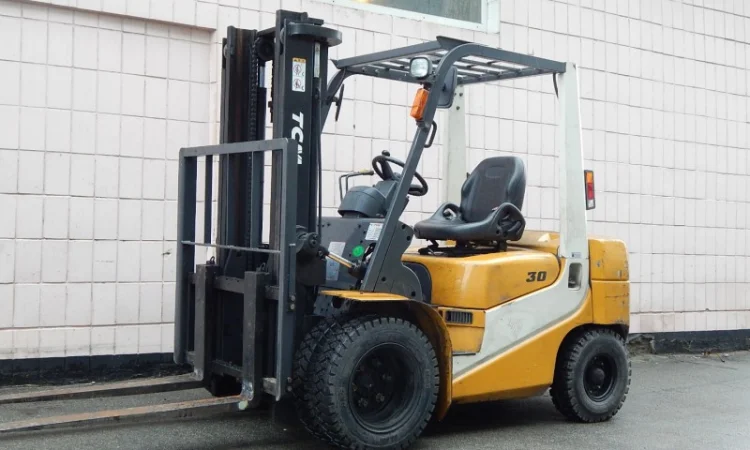 Вилочный погрузчик TCM FG30С6, 2004г, бензин - фото № 1