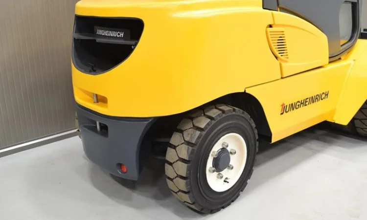 Вилочный погрузчик повышенной проходимости JUNGHEINRICH DFG 550 - фото № 3