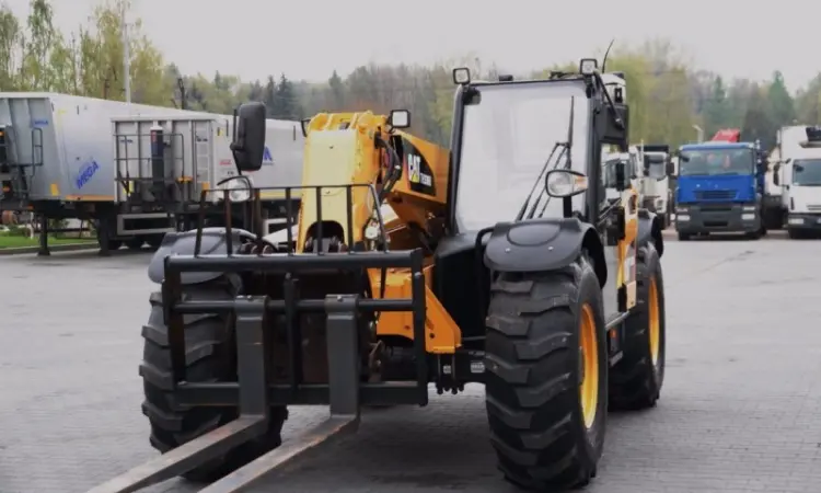 Телескопический погрузчик CATERPILLAR TH330B 4x4x4 2007 года - фото № 3