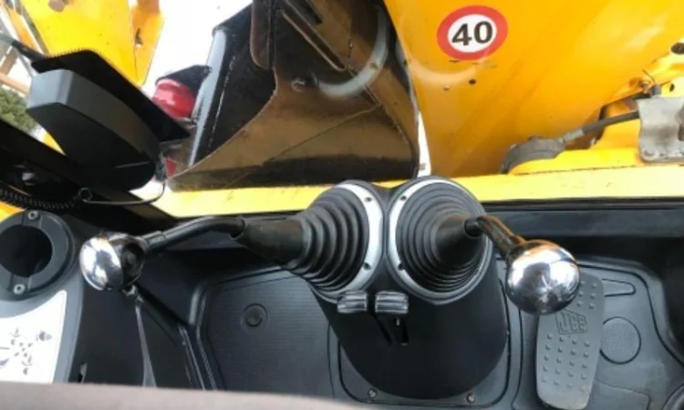 Экскаватор-погрузчик JCB 4cx SITEMASTER 2007 года - фото № 8