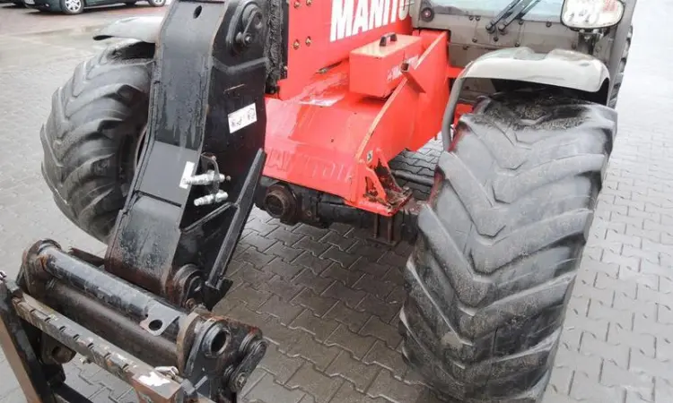 Телескопический погрузчик Manitou MLT 735-120 LSU 2011 года - фото № 7