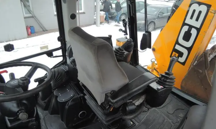 Экскаватор-погрузчик JCB 3CX 2011 года - фото № 8