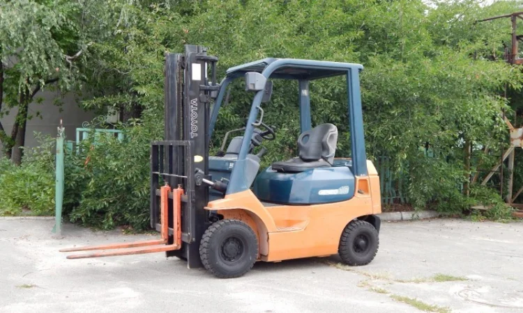 Вилочный погрузчик б/у TOYOTA 7FGL10 - фото № 1