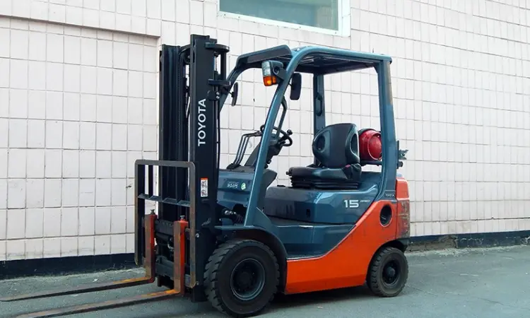 Вилочный погрузчик бу TOYOTA 02-8FG15, 2015г - фото № 1