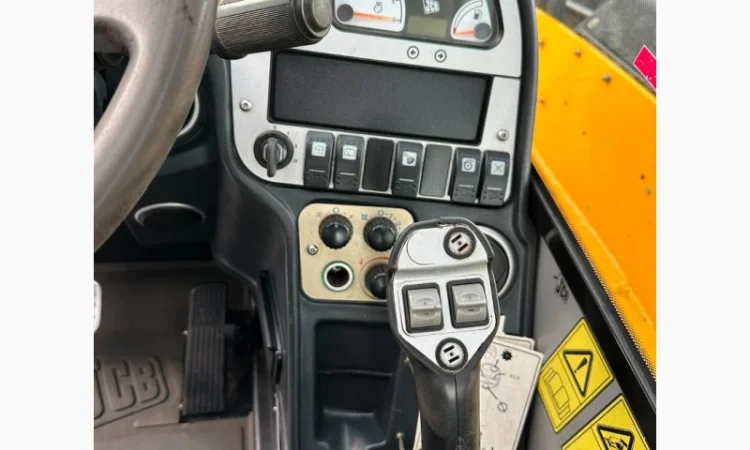 Телескопічний навантажувач JCB 531-70 Agri Plus Ковш і вили - фото № 9