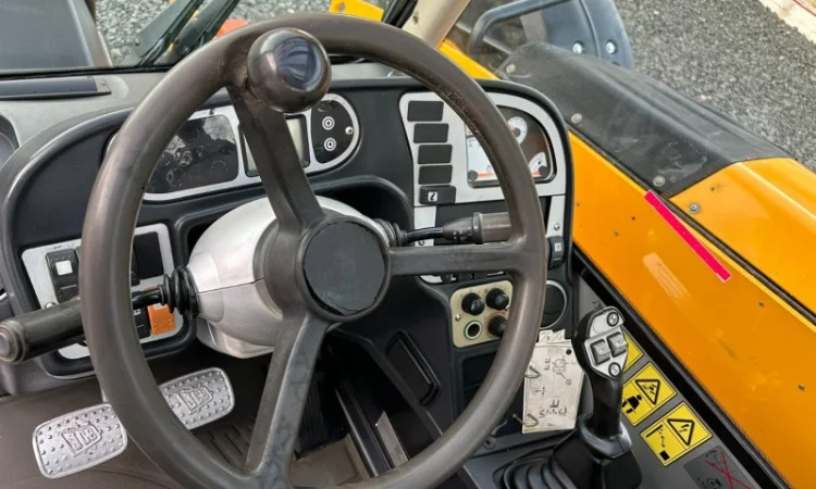 Телескопічний навантажувач JCB 531-70 Agri Plus Ковш і вили - фото № 10