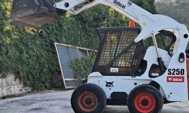 Міні-навантажувач Bobcat S250 High Flow - фото № 1