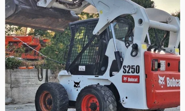 Міні-навантажувач Bobcat S250 High Flow - фото № 2