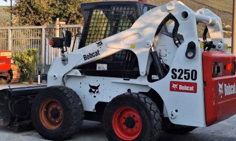Міні-навантажувач Bobcat S250 High Flow - фото № 3