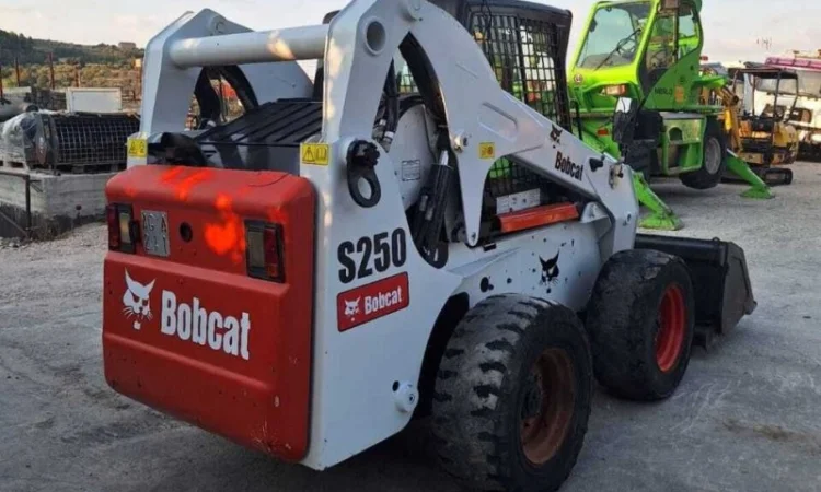 Міні-навантажувач Bobcat S250 High Flow - фото № 4