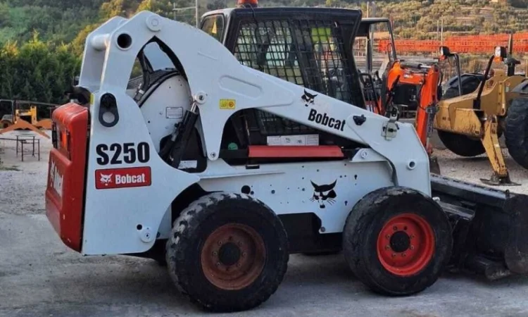Міні-навантажувач Bobcat S250 High Flow - фото № 7