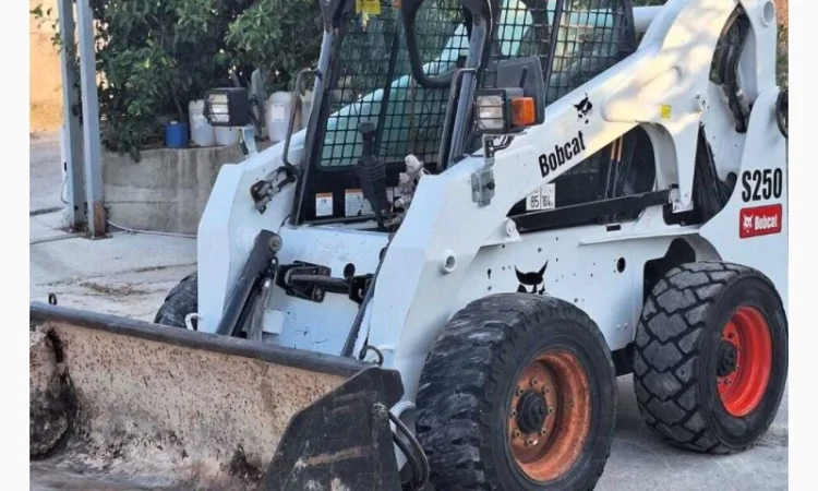 Міні-навантажувач Bobcat S250 High Flow - фото № 8