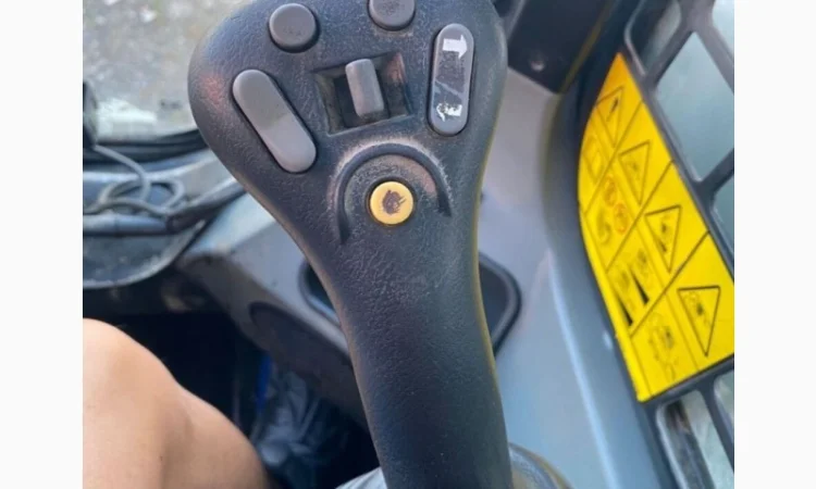 Міні навантажувач Bobcat Т750 High Flow - фото № 12