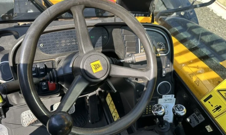 Телескопічний навантажувач JCB 535-140 - фото № 10